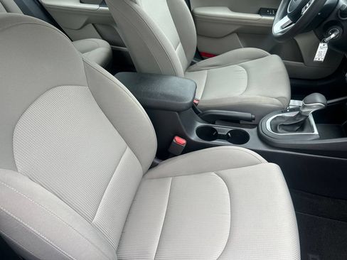 Used 2021 Kia Forte LXS FWD image 13