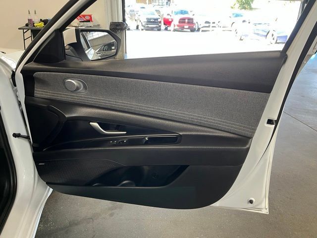 Used 2024 Hyundai Elantra Limited FWD image 12