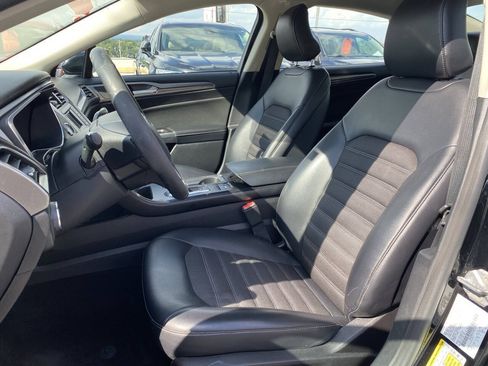Used 2017 Ford Fusion SE w/ Equipment Group 601A FWD image 12