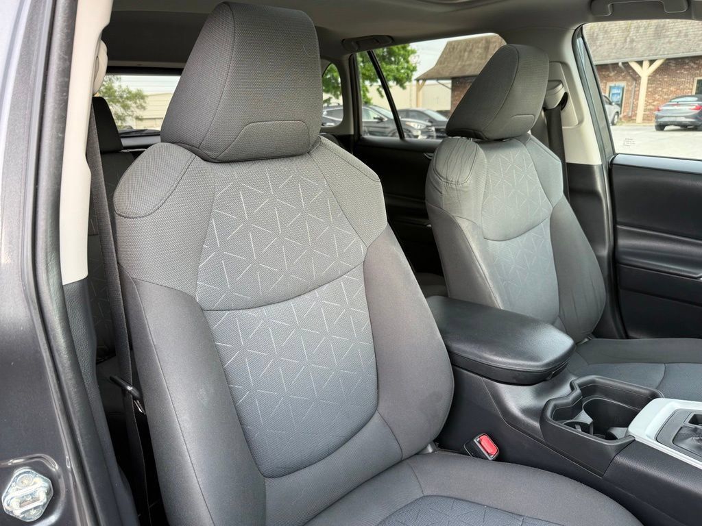 Used 2019 Toyota RAV4 XLE w/ Convenience Package AWD/4WD image 22