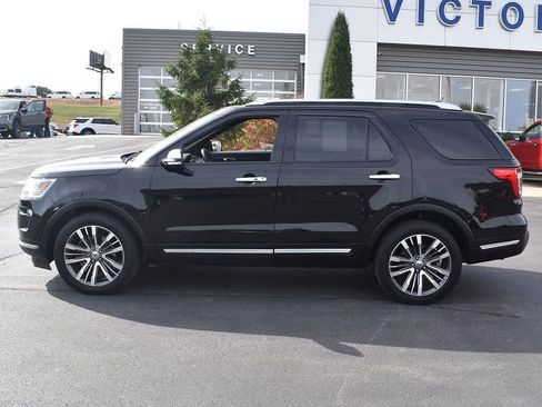 Used 2019 Ford Explorer Platinum image 2