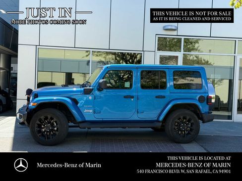 Used 2022 Jeep Wrangler Unlimited Sahara AWD/4WD image 3