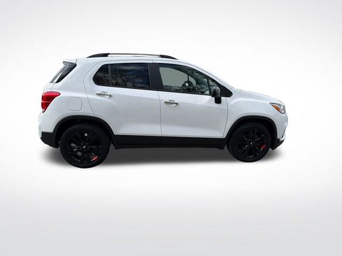 Used 2020 Chevrolet Trax LT w/ Sun & Sound Package FWD image 7