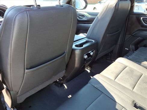 Used 2023 GMC Yukon XL SLT AWD/4WD image 14