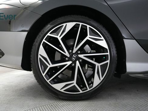 Used 2023 Hyundai Ioniq 6 Limited image 9