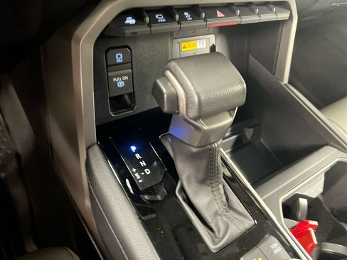 Used 2024 Toyota Tundra Limited AWD/4WD image 18
