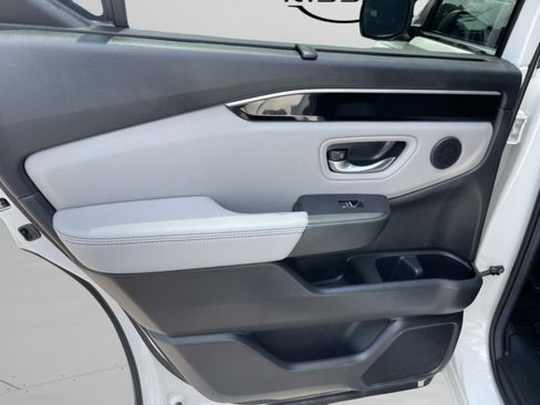 Used 2025 Honda Pilot EX-L image 13