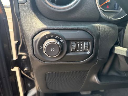 Used 2019 Jeep Wrangler Unlimited Sahara w/ Quick Order Package 24M Moab image 20