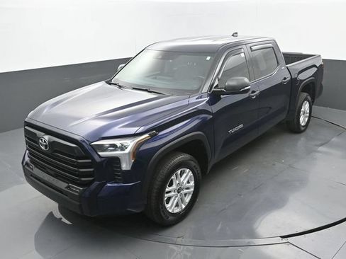 Used 2022 Toyota Tundra SR5 w/ SR5 Convenience Package AWD/4WD image 29
