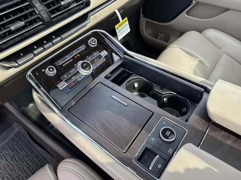 Certified 2024 Lincoln Navigator Premiere AWD/4WD image 27