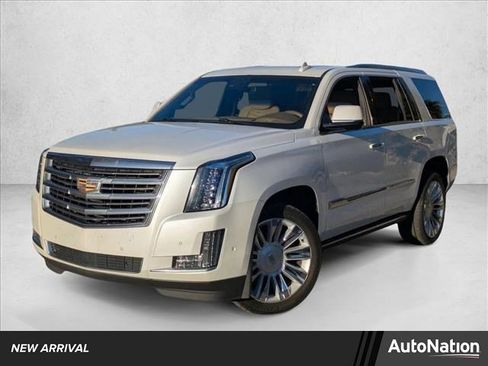 Used 2017 Cadillac Escalade Platinum image 1
