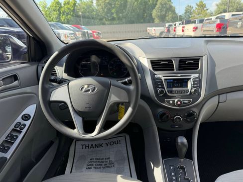 Used 2017 Hyundai Accent SE FWD image 21