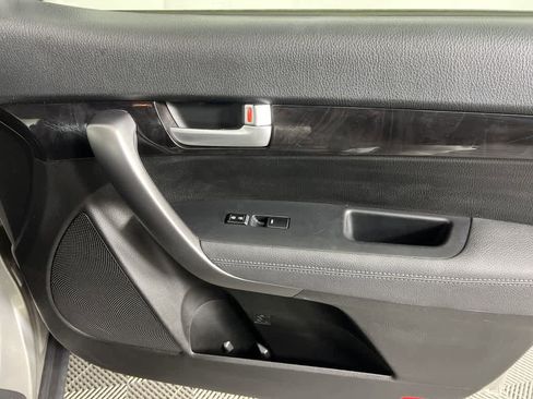 Used 2014 Kia Sorento LX image 28