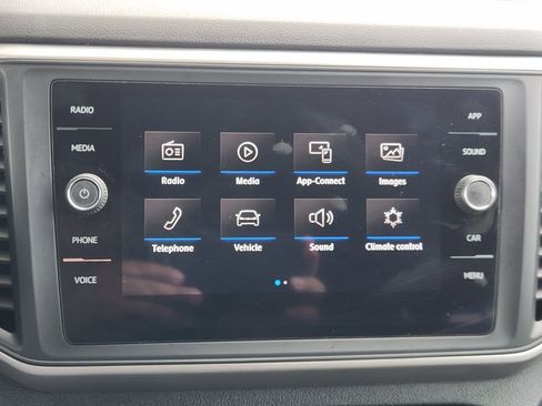 Used 2020 Volkswagen Atlas Cross Sport SE w/ Panoramic Sunroof Package FWD image 16