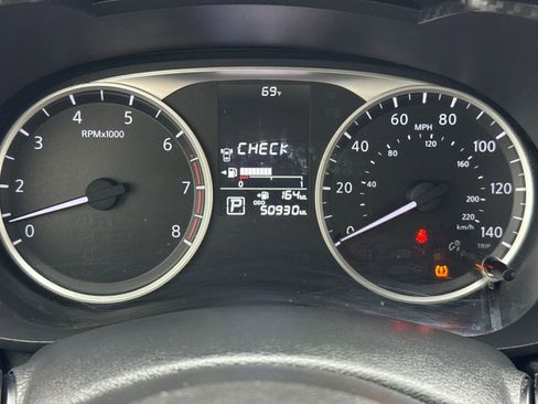 Used 2020 Nissan Versa S FWD image 22