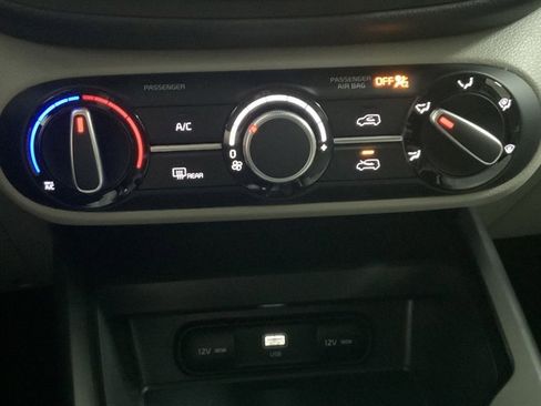 Used 2025 Kia Soul LX FWD image 23