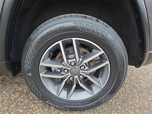 Used 2021 Jeep Grand Cherokee Laredo image 33