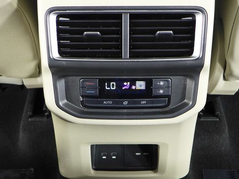 Used 2024 Volkswagen Atlas SE w/ Black Wheel Package AWD/4WD image 24