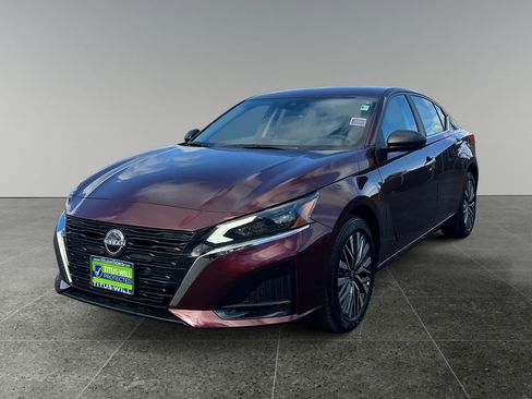 Used 2025 Nissan Altima 2.5 SV AWD/4WD image 4