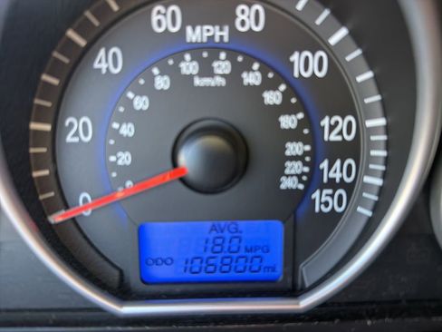 Used 2012 Hyundai Veracruz Limited w/ Entertainment Pkg image 9