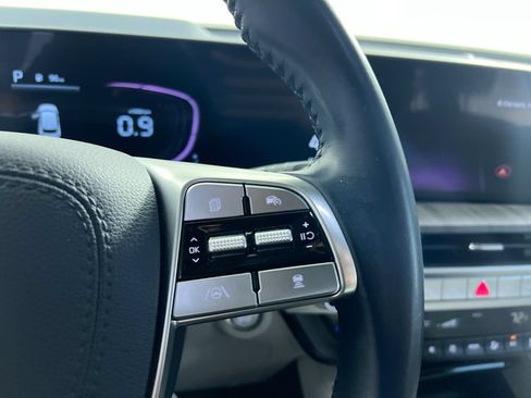Used 2023 Kia Telluride EX w/ EX Captain's Chair Package FWD image 16
