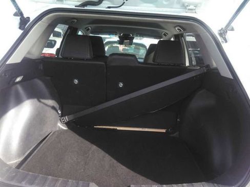 Used 2025 Toyota Corolla Cross XLE FWD image 6