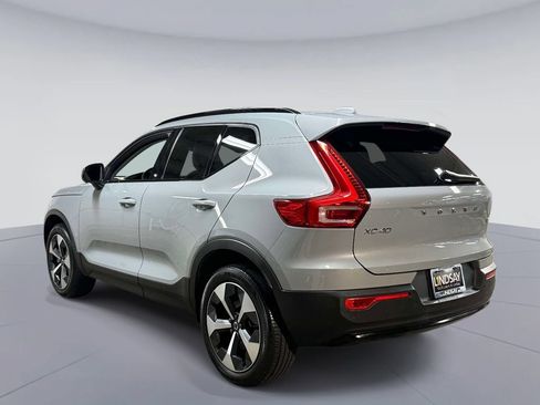 Used 2024 Volvo XC40 B5 Plus AWD/4WD image 12