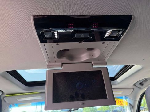 Used 2019 Cadillac Escalade Luxury AWD/4WD image 11