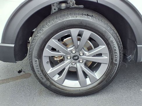 Used 2023 Ford Explorer XLT w/ Equipment Group 202A AWD/4WD image 28