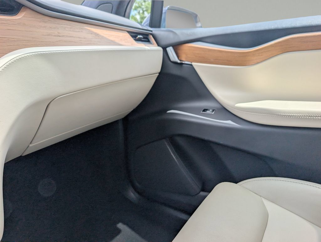 Used 2020 Tesla Model X Long Range AWD/4WD image 28