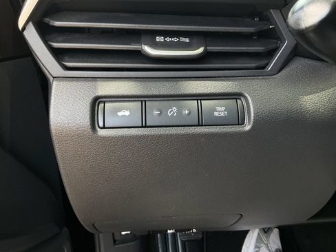 Used 2025 Nissan Altima 2.5 SV FWD image 19