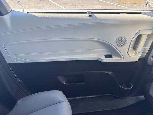 New 2025 Toyota Sienna XLE image 28