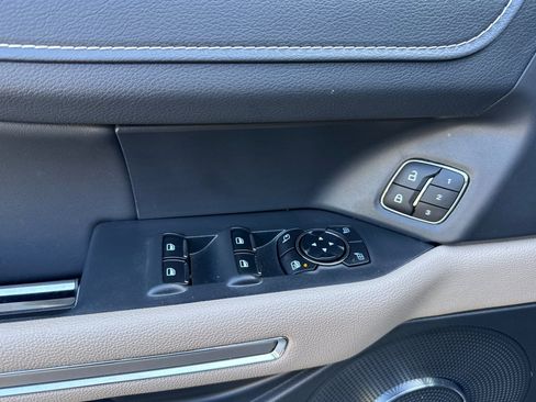 Used 2024 Ford Expedition Limited image 25