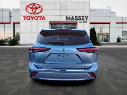 Used 2022 Toyota Highlander Platinum image 4