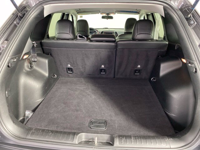 Used 2019 Jeep Cherokee Latitude Plus w/ Cold Weather Group AWD/4WD image 33