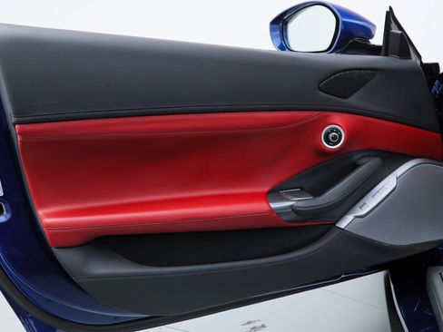 Certified 2019 Ferrari Portofino image 34