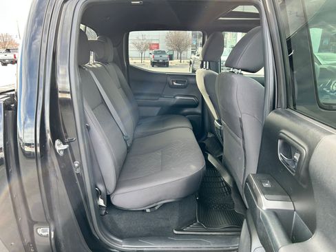 Used 2017 Toyota Tacoma TRD Off-Road w/ Premium & Technology Package image 25