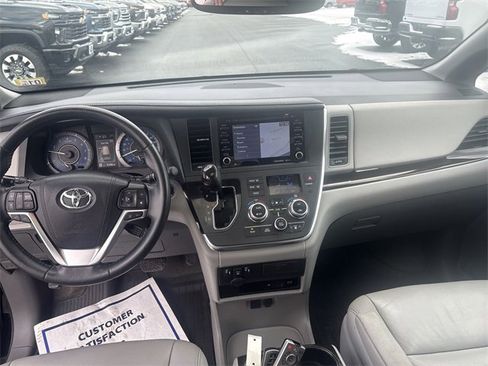 Used 2018 Toyota Sienna XLE Premium image 21