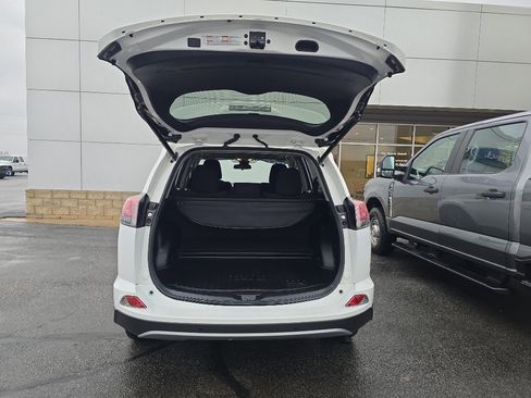 Used 2018 Toyota RAV4 XLE image 9