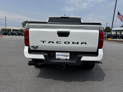 Used 2024 Toyota Tacoma TRD Sport AWD/4WD image 9