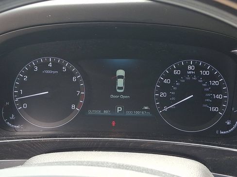Used 2015 Hyundai Equus Signature RWD image 14