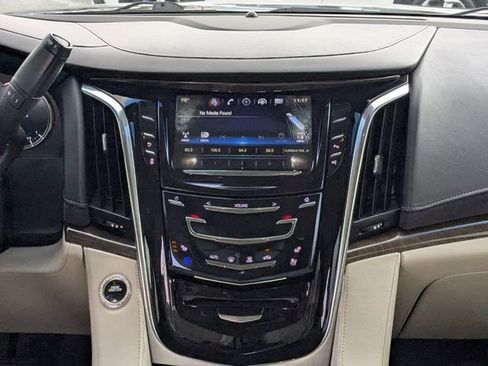 Used 2018 Cadillac Escalade Premium Luxury image 17