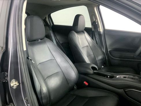 Used 2019 Honda HR-V Touring image 7