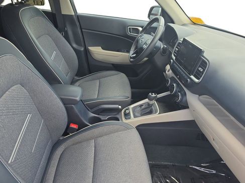 Used 2025 Hyundai Venue Limited FWD image 15