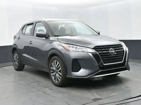 Used 2024 Nissan Kicks SV image 2