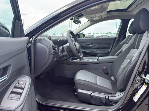 New 2026 Nissan Sentra SV FWD image 10