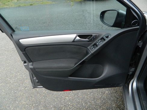 Used 2011 Volkswagen Golf TDI FWD image 21