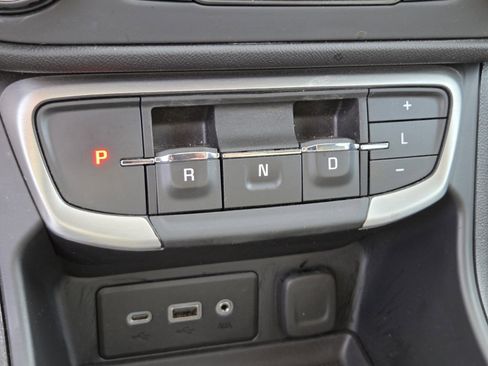 Used 2024 GMC Terrain SLE image 23