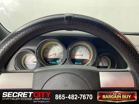 Used 2010 Dodge Challenger SE RWD image 17