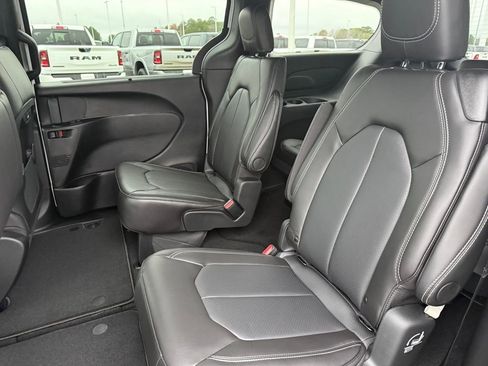 New 2026 Chrysler Pacifica Select w/ S Appearance Package image 25